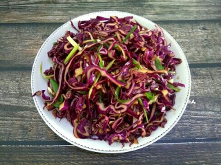 10、凉拌紫甘蓝,成品图