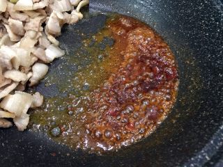 12、秘制川香回锅肉,翻炒出红油