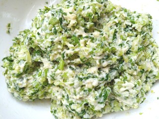 7、芹菜疙瘩,和成团