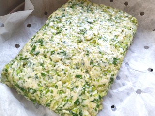 9、芹菜疙瘩,放入锅中，水开后蒸10分钟，关火焖5分钟