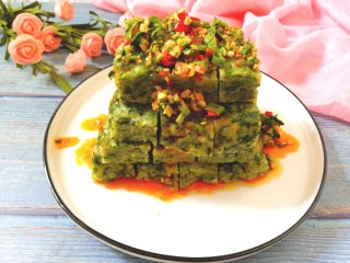 24、芹菜疙瘩,切好装盘，浇上汁子，好吃漂亮