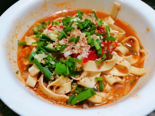 14、水煮千张,撒上芝麻和葱花