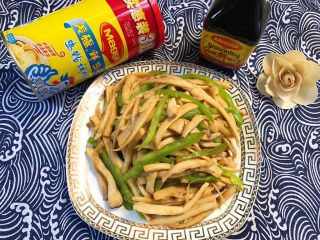 15、青椒素炒杏鲍菇,一盘简单快手兼味美的青椒素炒杏鲍菇就完成了