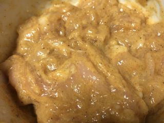 5、香酥鸡柳,码入味后的样子，大家都可以根据自己的口味放入自己喜爱的调料