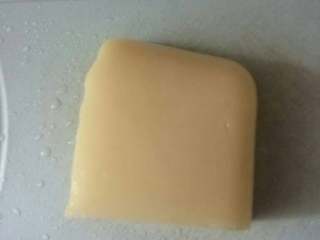 1、麻辣米豆腐,将米豆腐清洗干净。