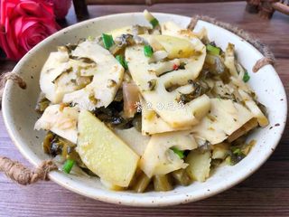 12、酸菜土豆烧春笋,成品图一