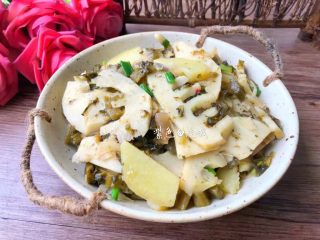 13、酸菜土豆烧春笋,成品图二