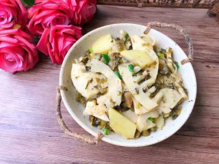 14、酸菜土豆烧春笋,成品图三