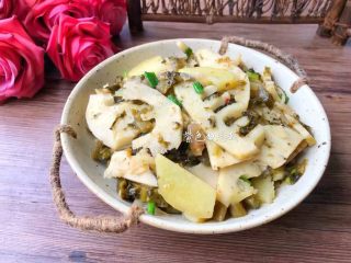 15、酸菜土豆烧春笋,成品图四