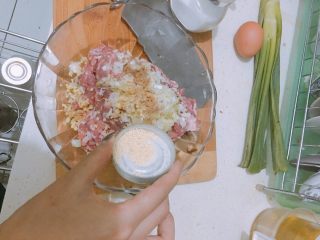 4、肉丸鲜汤面,鸡精