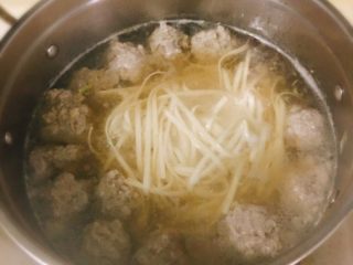 11、肉丸鲜汤面,下面