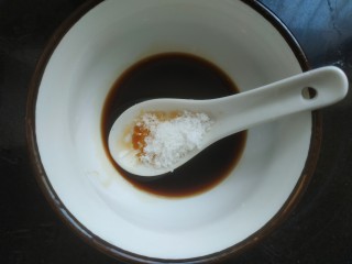 9、蒜蓉小油菜,适量糖