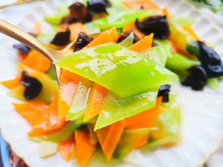 16、莴笋炒木耳,巨好吃！