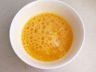 8、茼蒿炒鸡蛋,充分调匀