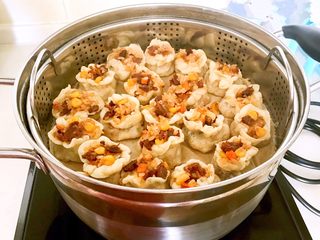 28、腊肠糯米烧麦,糯米烧麦蒸好了