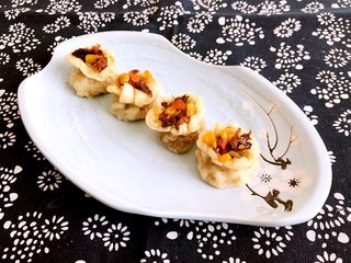 30、腊肠糯米烧麦,腊肠糯米烧麦口感独特，软糯鲜香~