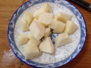 2、异域小菜-韩式辣白菜,梨去皮切块