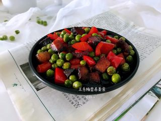 10、小炒腊肉丁,装盘。