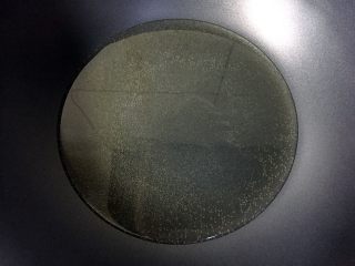 9、早餐+泡椒肥肠刀削面,热锅倒油烧至八成热。