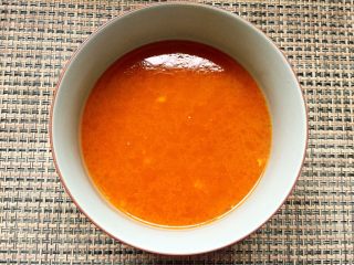 19、早餐+泡椒肥肠刀削面,碗里加入适量面汤、肥肠臊子的汤。