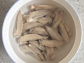 6、独家香辣鸡翅尖,放一边待用