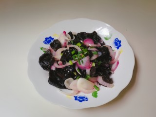 13、洋葱拌木耳,清清爽爽，好吃没有负担