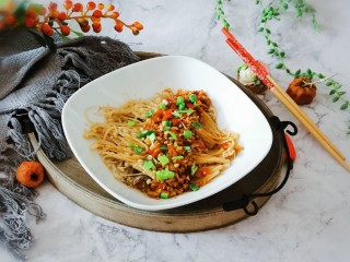 17、粉丝蒸金针菇,味道很美  