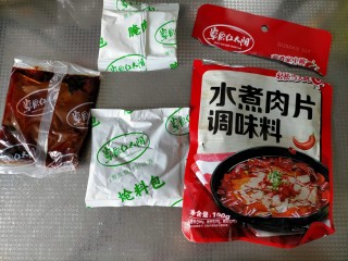 1、麻辣鸭边腿,调料一袋