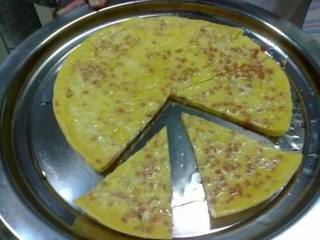 12、快手早餐—火腿蛋饼,煎至凝固后取出切块即可。