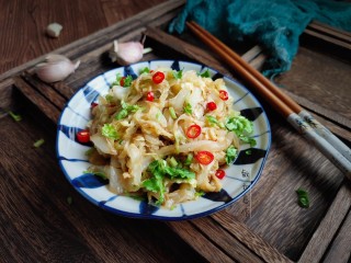 12、快手~醋熘白菜,喜欢辣和香菜就撒点儿~