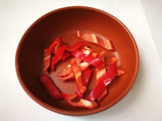 8、豇豆烧茄子,切成条