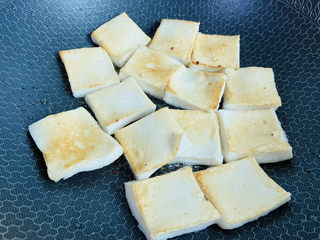 10、干锅千叶豆腐,煎至两面金黄