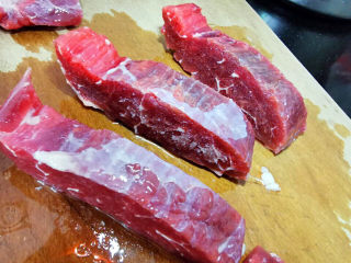 9、椒盐牛肉,牛肉切1公分左右条