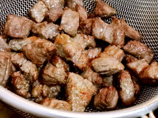17、椒盐牛肉,取出沥油