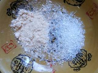 4、四川土豆烧鸡,准备一点沙姜粉和白糖