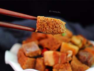 15、五花肉炖冻豆腐,豆腐这么做，超级好吃，下饭。