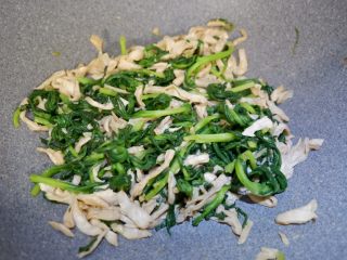 16、野菠菜炒素肉丝,翻炒均匀即可~