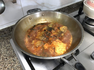 23、酱焖鲫鱼➕今年花胜去年红,开盖，转大火收汁