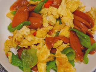 23、香肠炒蛋,卖相也特别好看!啧啧啧吃饭去了