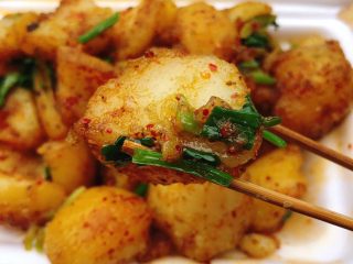 7、巫山特色小吃-炕洋芋,香喷喷好吃看得见????