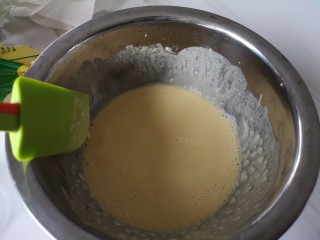 4、麻辣凉粉,搅成没有颗粒。