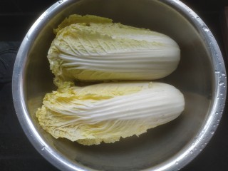 4、蒜蓉娃娃菜,娃娃菜洗净