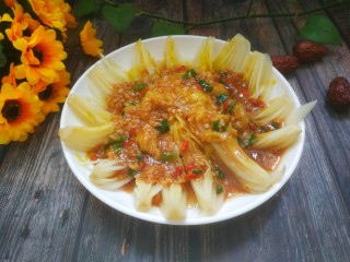 19、蒜蓉娃娃菜,把汤汁浇到娃娃菜上即可