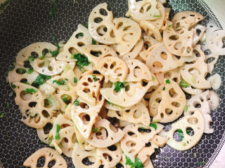 14、醋溜藕片,关火