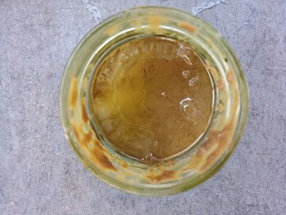 1、芝麻酱拌娃娃菜,先准备好芝麻酱