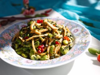 21、雪菜毛豆炒厚百叶,出锅装盘开吃????