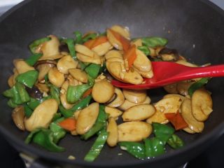 18、青椒炒杏鲍菇,翻炒均匀即可