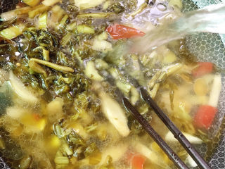 6、泡菜鱼,加入清水大火烧开