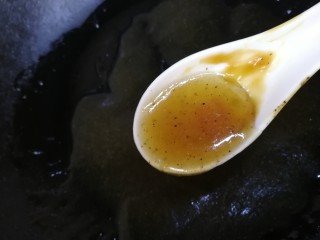 17、土豆泥,小火搅拌均匀，汤汁烧开起泡并成粘稠状，关火。