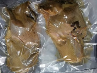 8、私房烤鸭,如果晒后当天不准备食用，可装密封冷冻。